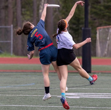 women professional frisbee players competing for frisbee