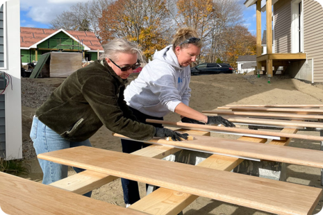 employee volunteers working