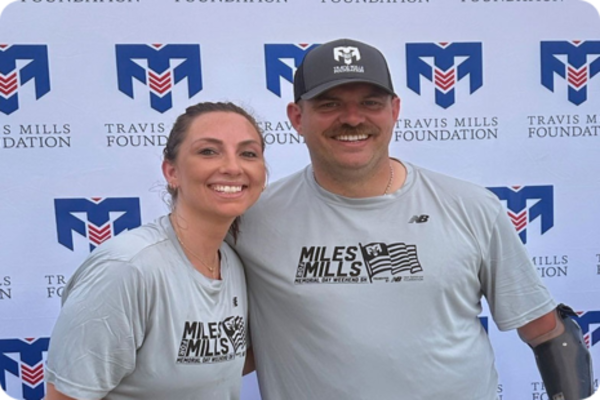 Travis Mills volunteers