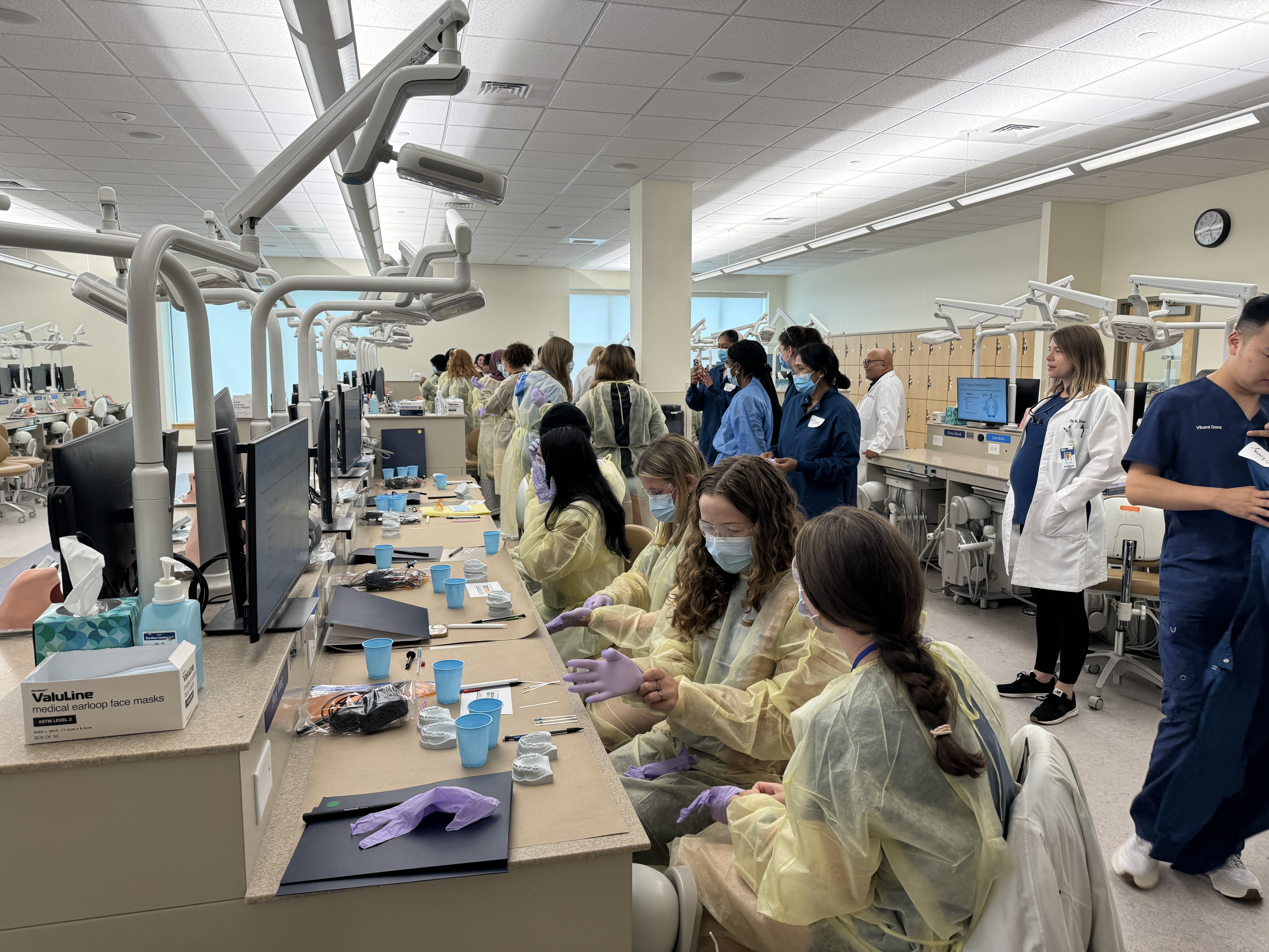 UNE students in lab
