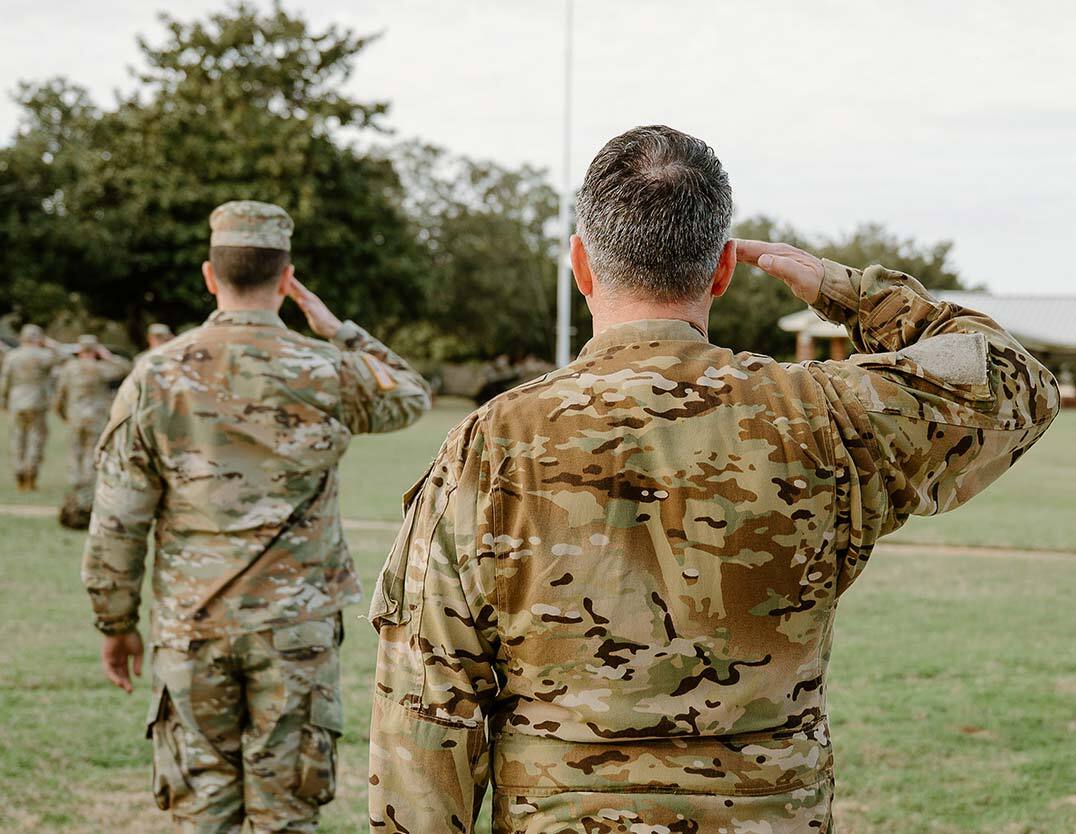 soldiers saluting